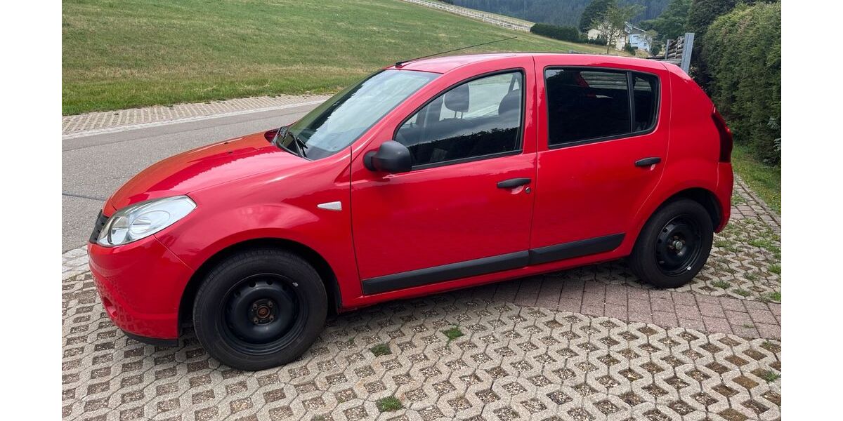 Dacia Sandero 128.000 km 2.400 &euro; Furtwangen 78120
