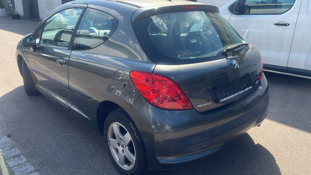 Peugeot 207 157.869 km 1.000 &euro; Titisee-Neustadt 79822